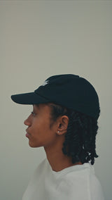 Model wearing the Anne Imhof and THE SKATEROOM cap.