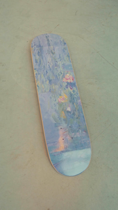 Detail and angle of Claude Monet's Nénuphars on a skateboard deck.